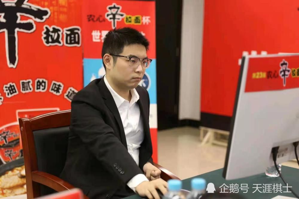 说罢，他冲众人拱了拱手，看向叶辰的时候，微微停顿片刻，眼神中满是感激。